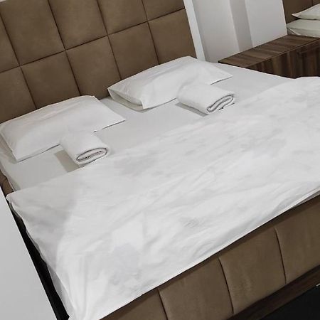 Hotel Heimli 프리슈티나 외부 사진